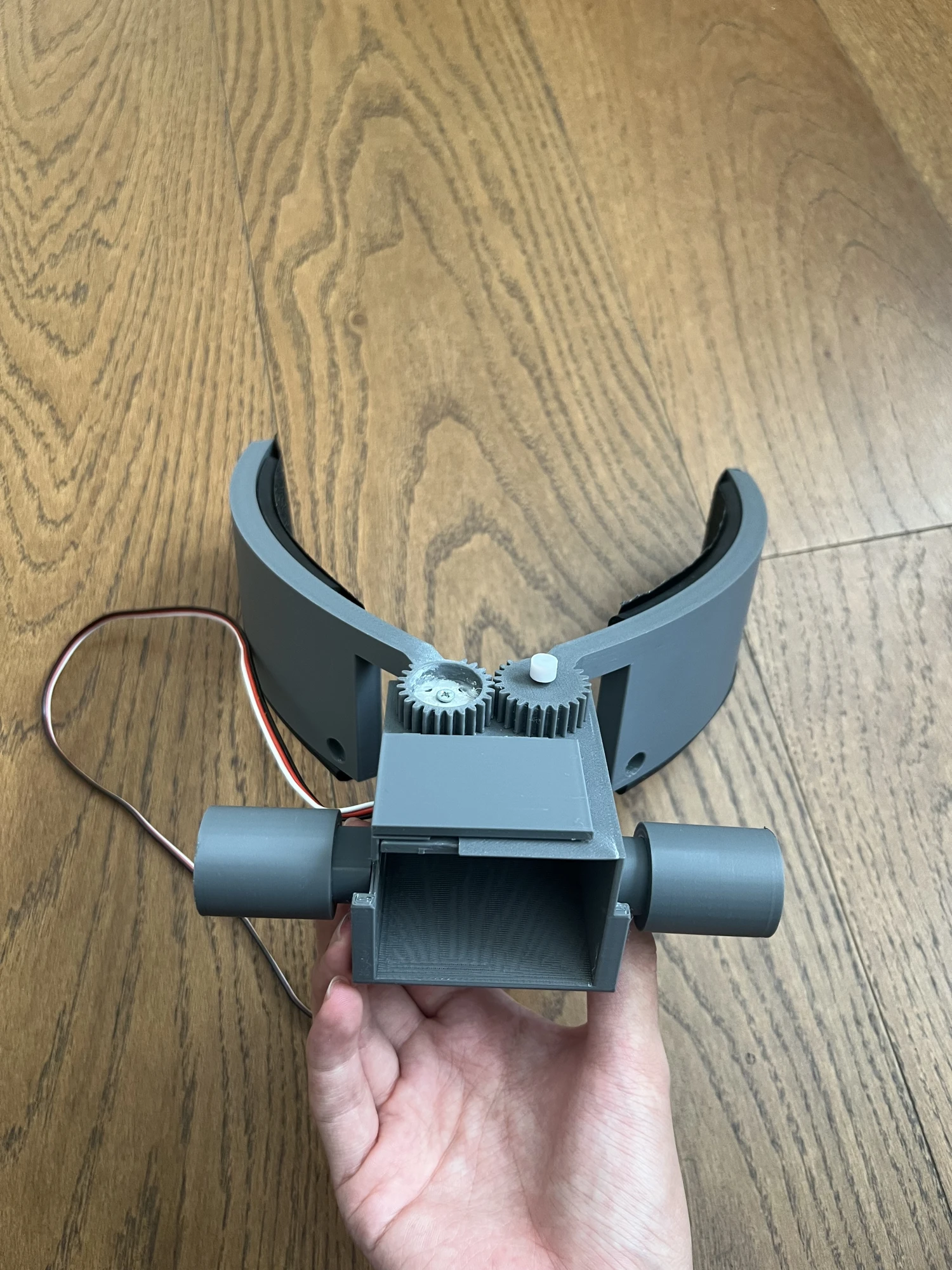 Final geared claw with sandpaper over the rubber grip strips